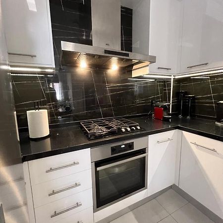 Modern Apartment Close To Airport With Gym And Bbq Iraklio Exterior foto